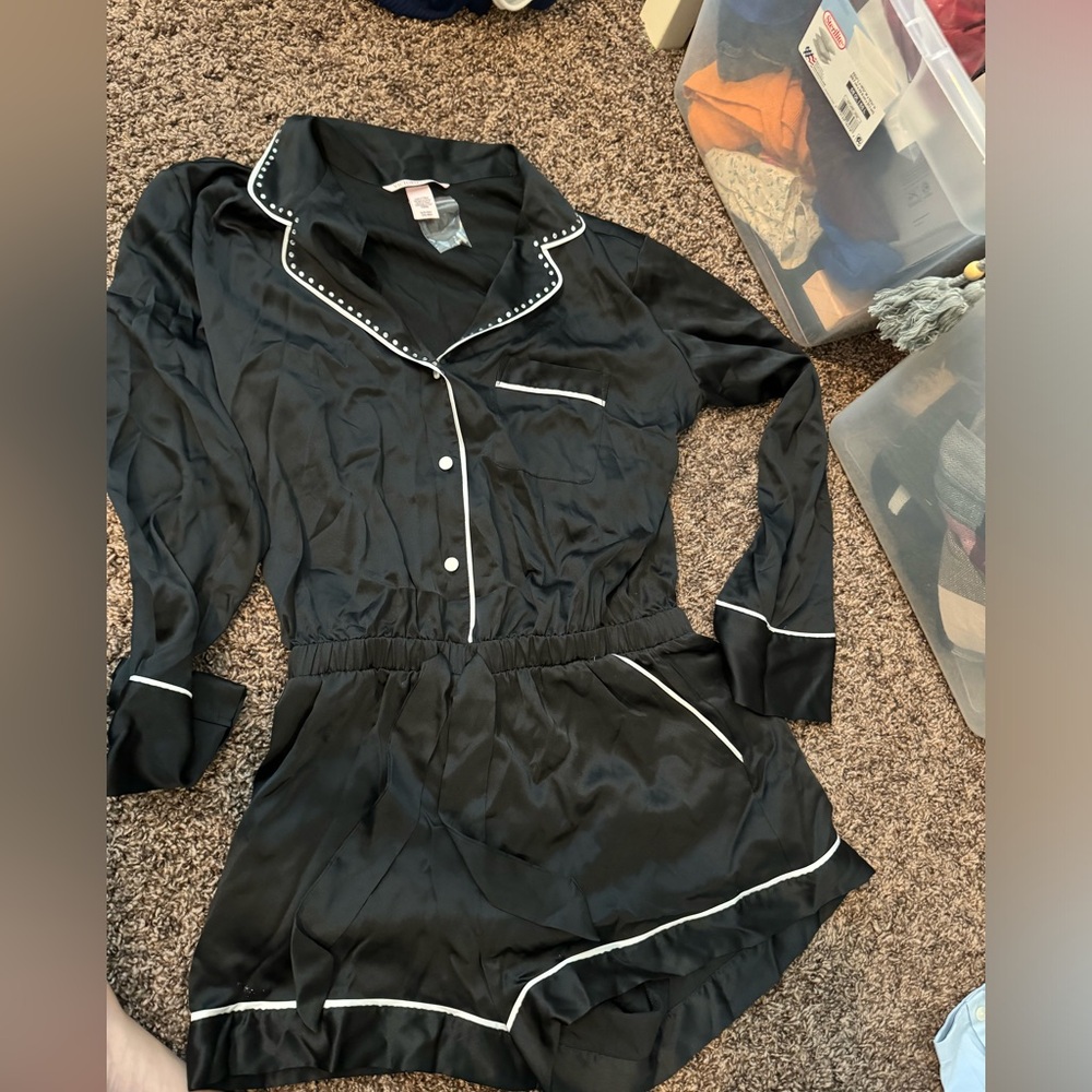 New without tag Victoria secret 1 piece pajama sz small